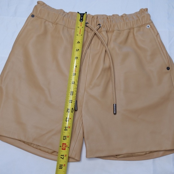 Lita By Ciara Lamb Leather wide leg Short Drawstring size Medium NWT MRSP $398 - Picture 2 of 12